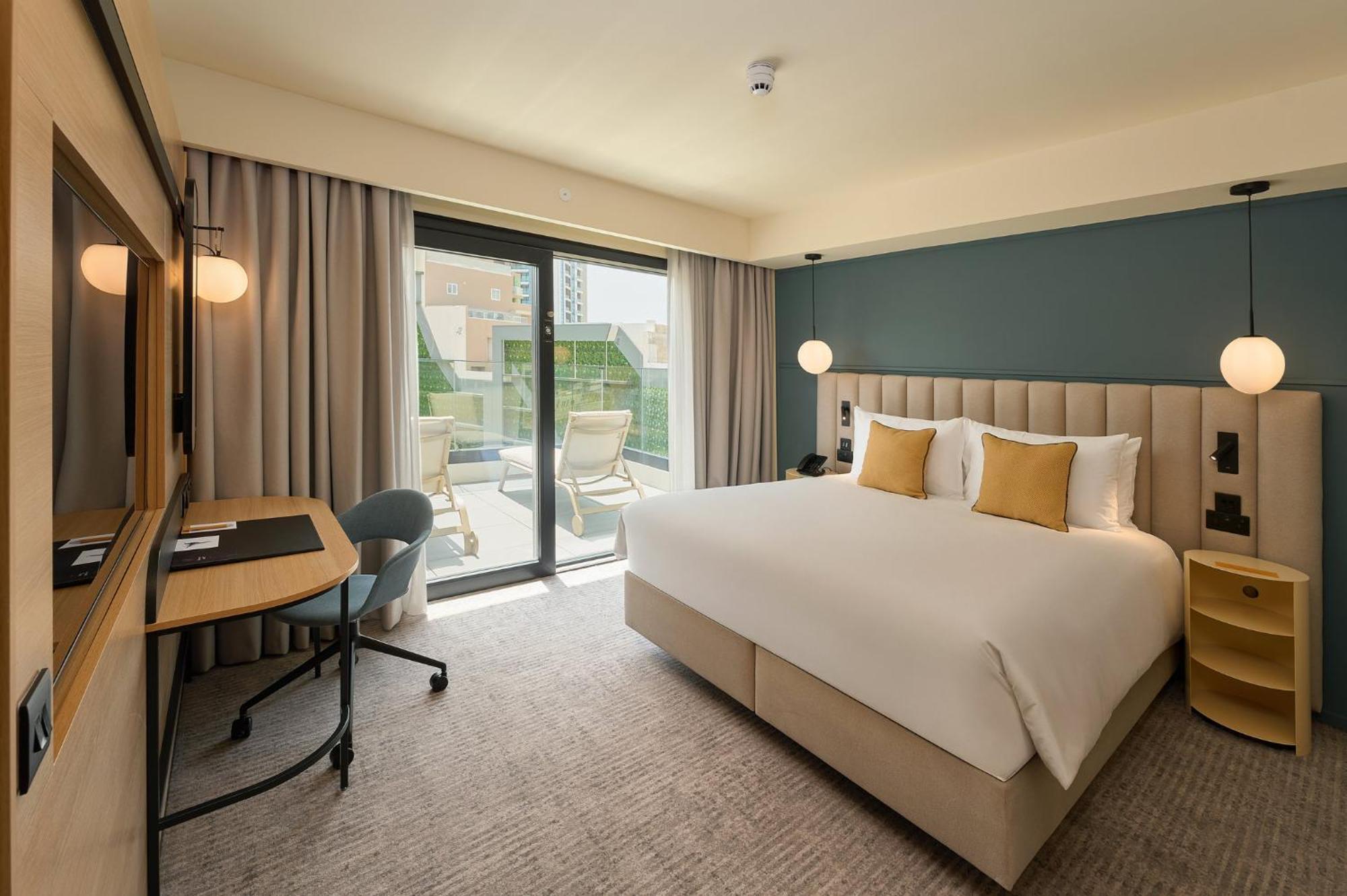Hotel Voco Malta By Ihg 5*